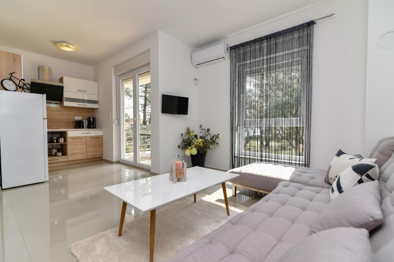 Denis Apartment วีร์ ภายนอก รูปภาพ
